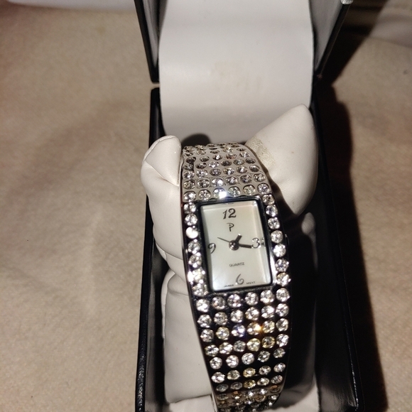 NEW RHINESTONE LADIES QUARTZ WATCH BRACLET - Picture 2 of 2